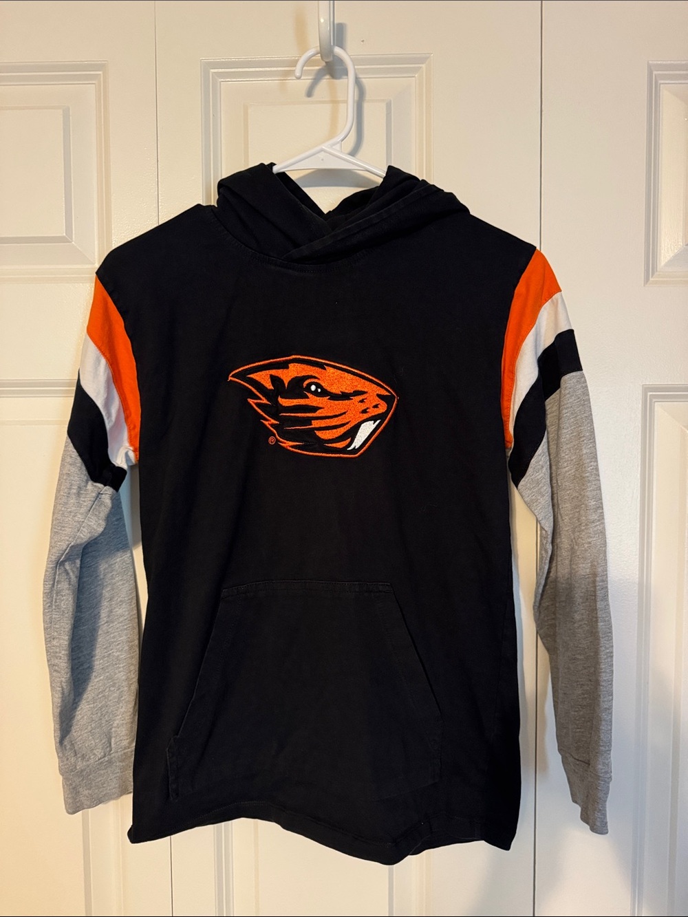 Boys Oregon State hooded heavy weight long sleeve shirt Size YM